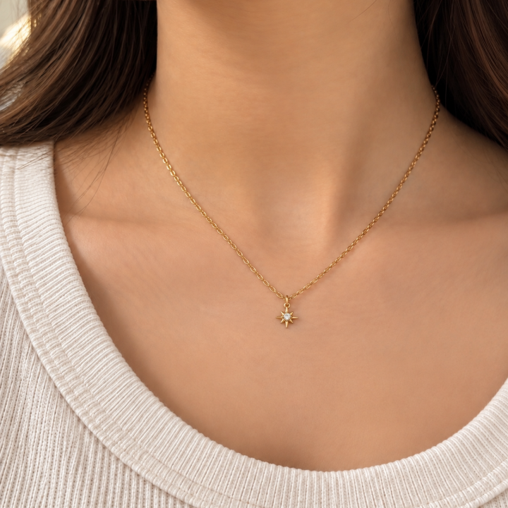 Tiny star necklace