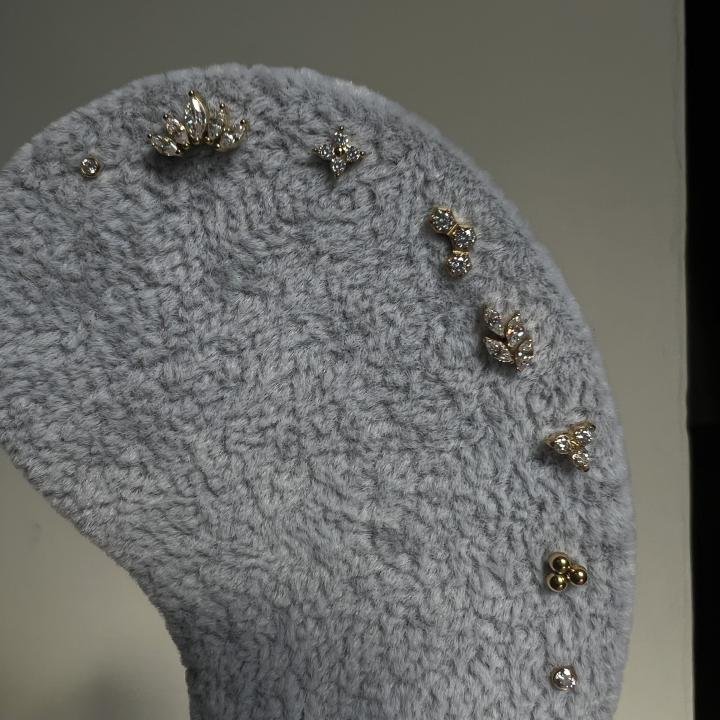Flower studs