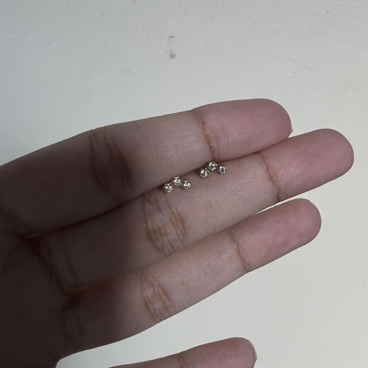 3 dot upper helix stud