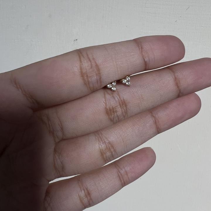 Triangle studs