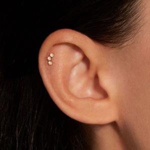 3 dot upper helix stud