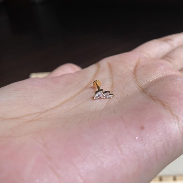 Tilt leaf studs