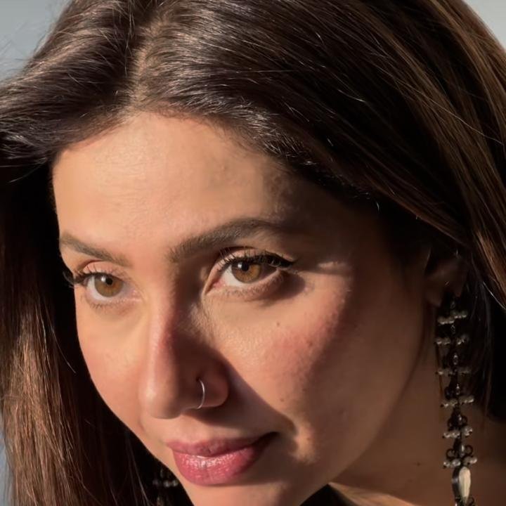 Mahira khan nose ring